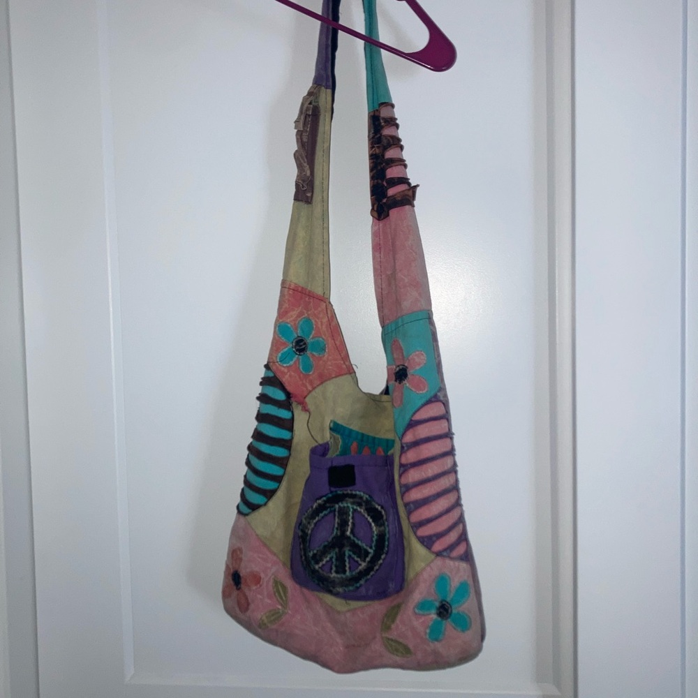 Vintage hippie peace and flower bag *missing clasp to close*